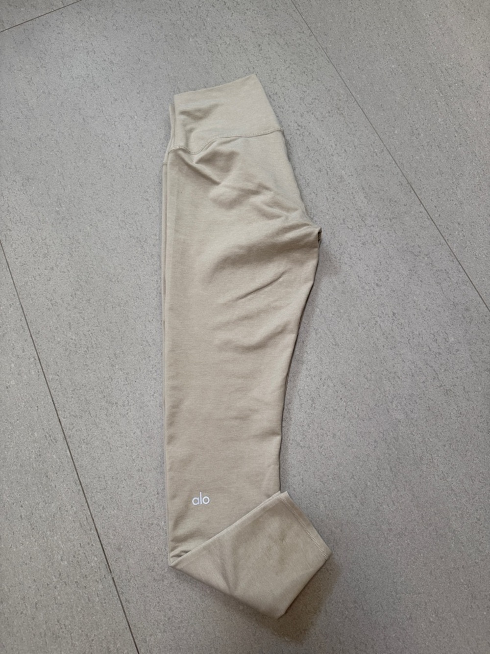 ALO Yoga Women's Leggings in Light Beige